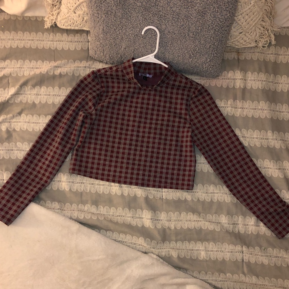 Cropped long sleeve plaid top